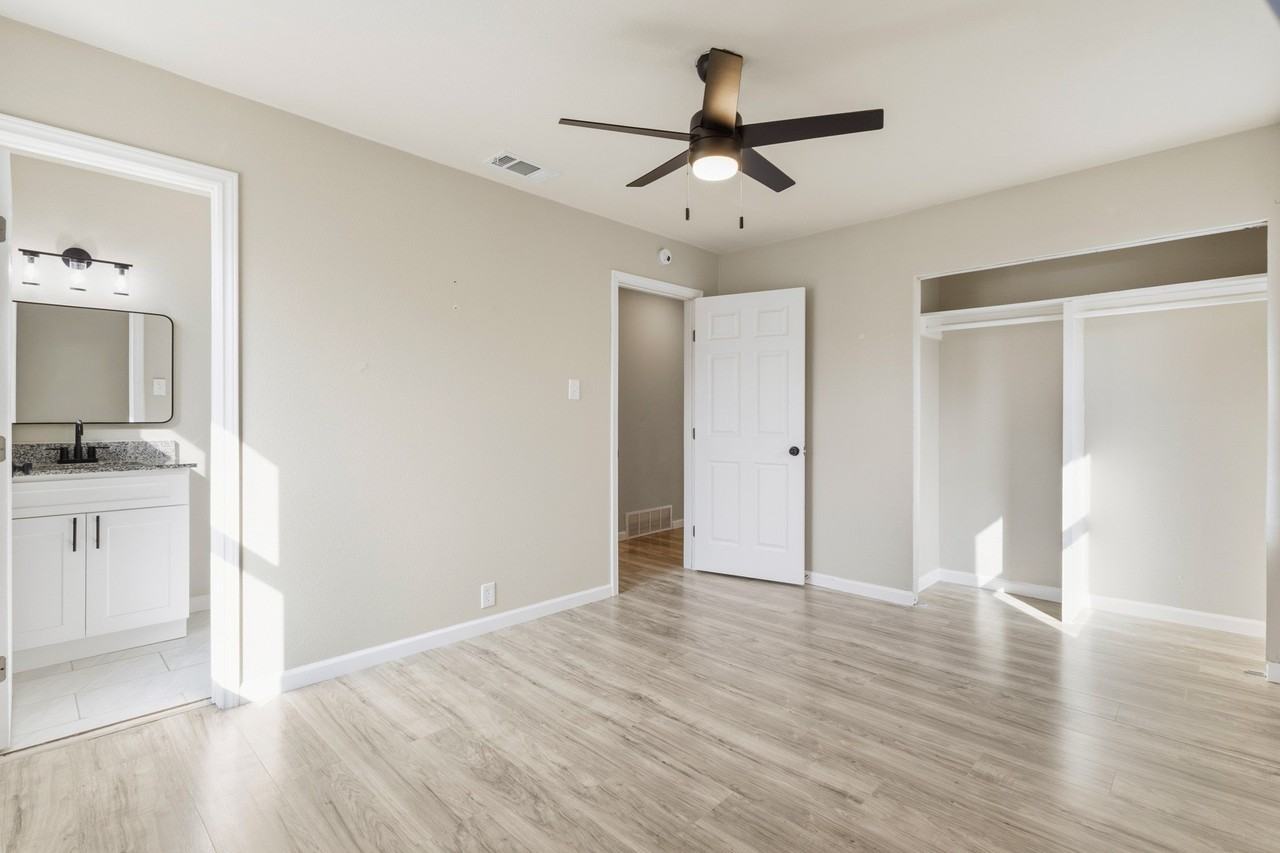 2116 Ridgeway St - Photo 2 of 15