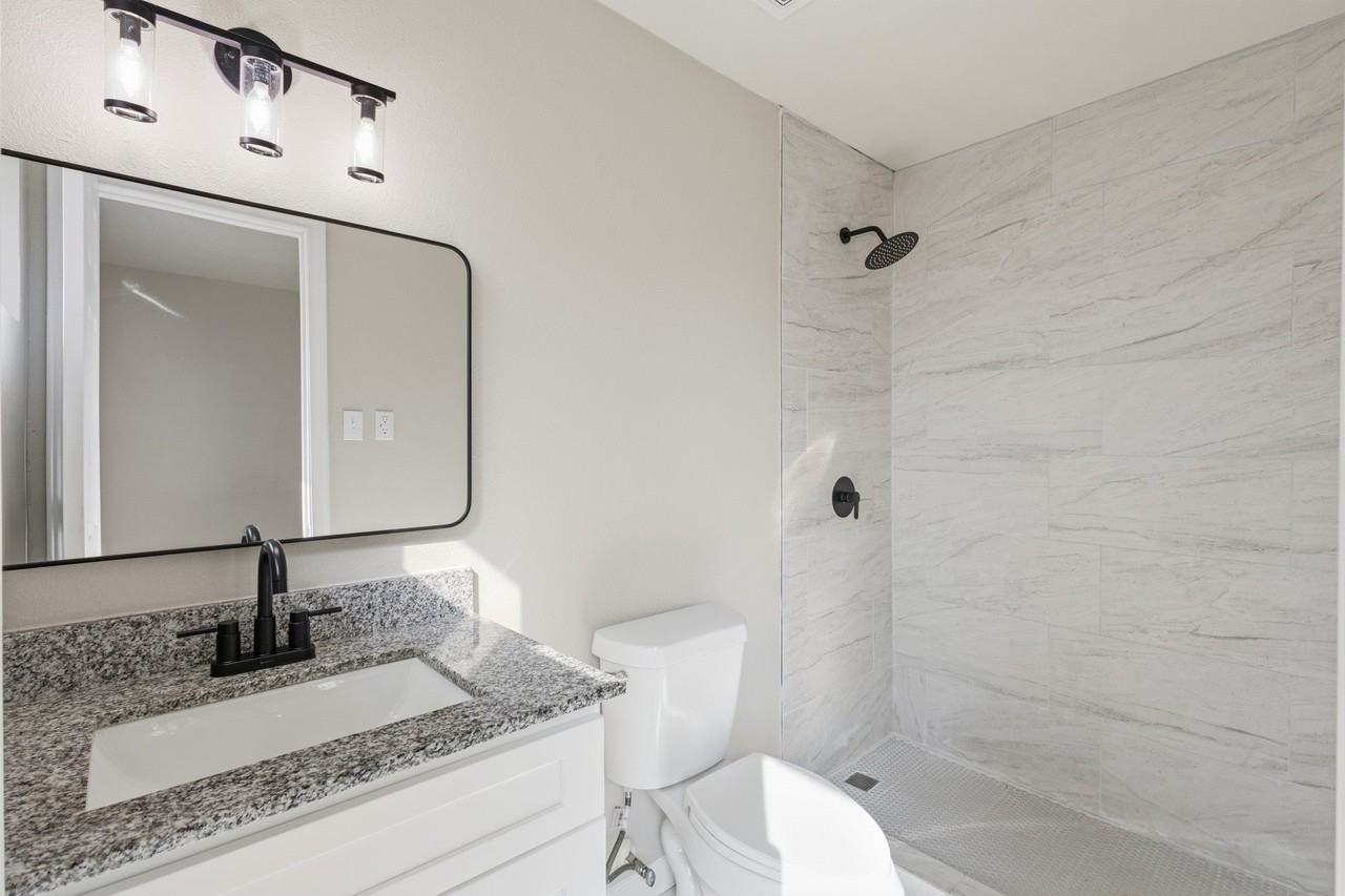 2116 Ridgeway St - Photo 3 of 15
