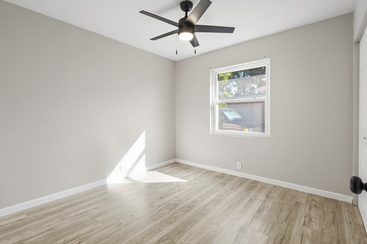 2116 Ridgeway St - Photo 4 of 15
