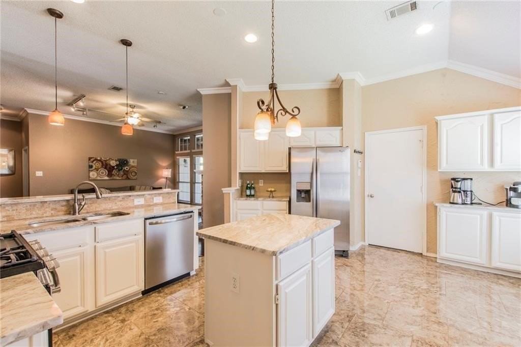 1403 Morningside Ln - Photo 4 of 9