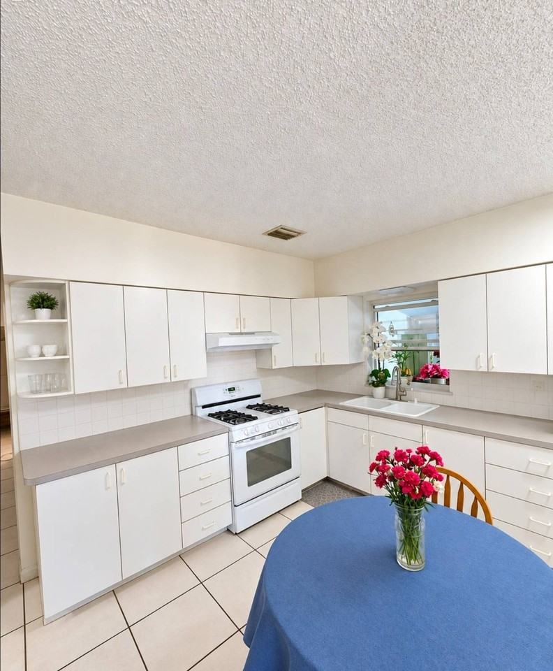 6660 W 13th Ct - Photo 4 of 12