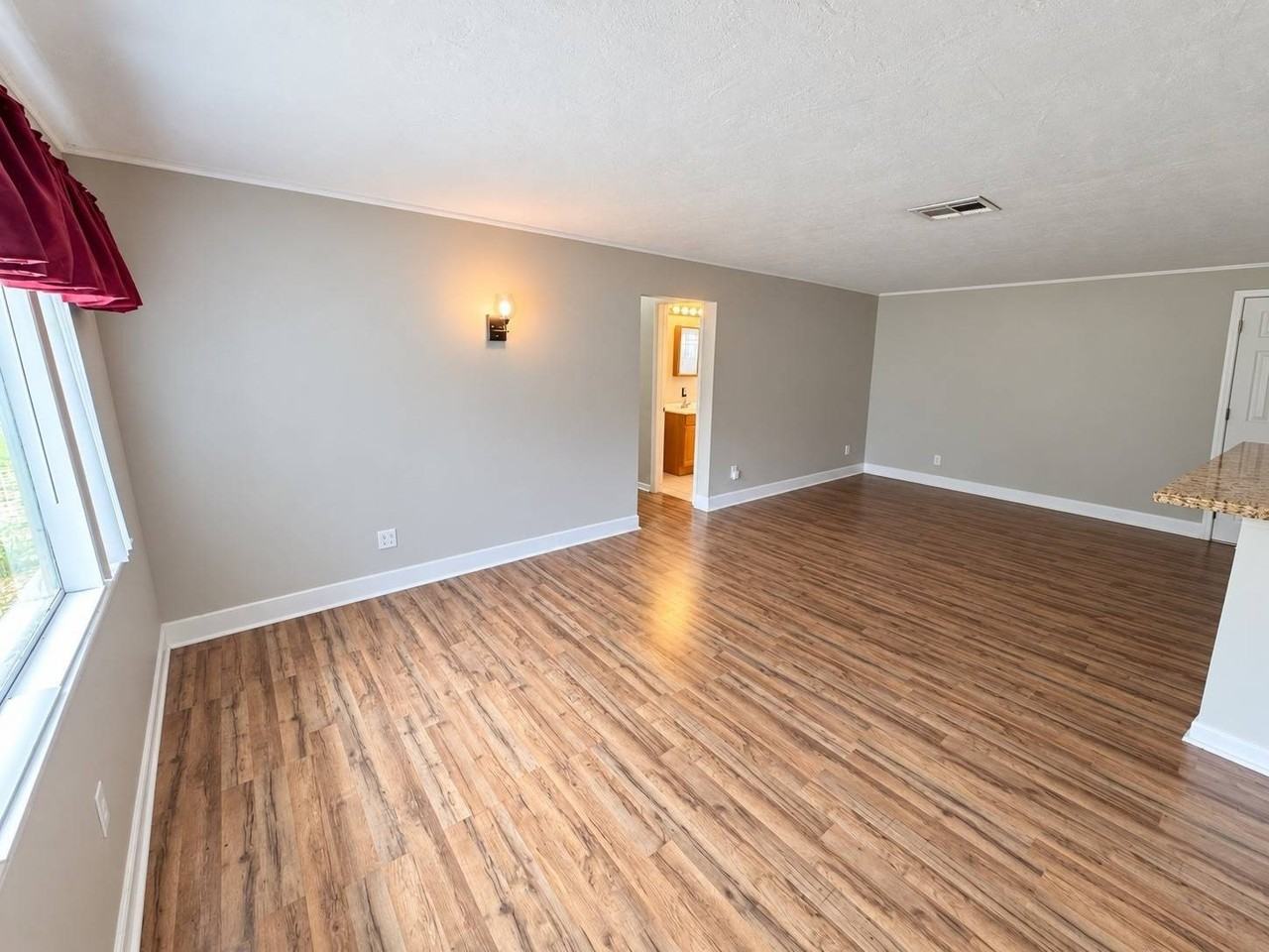 1800 E Graves Ave - Photo 3 of 10