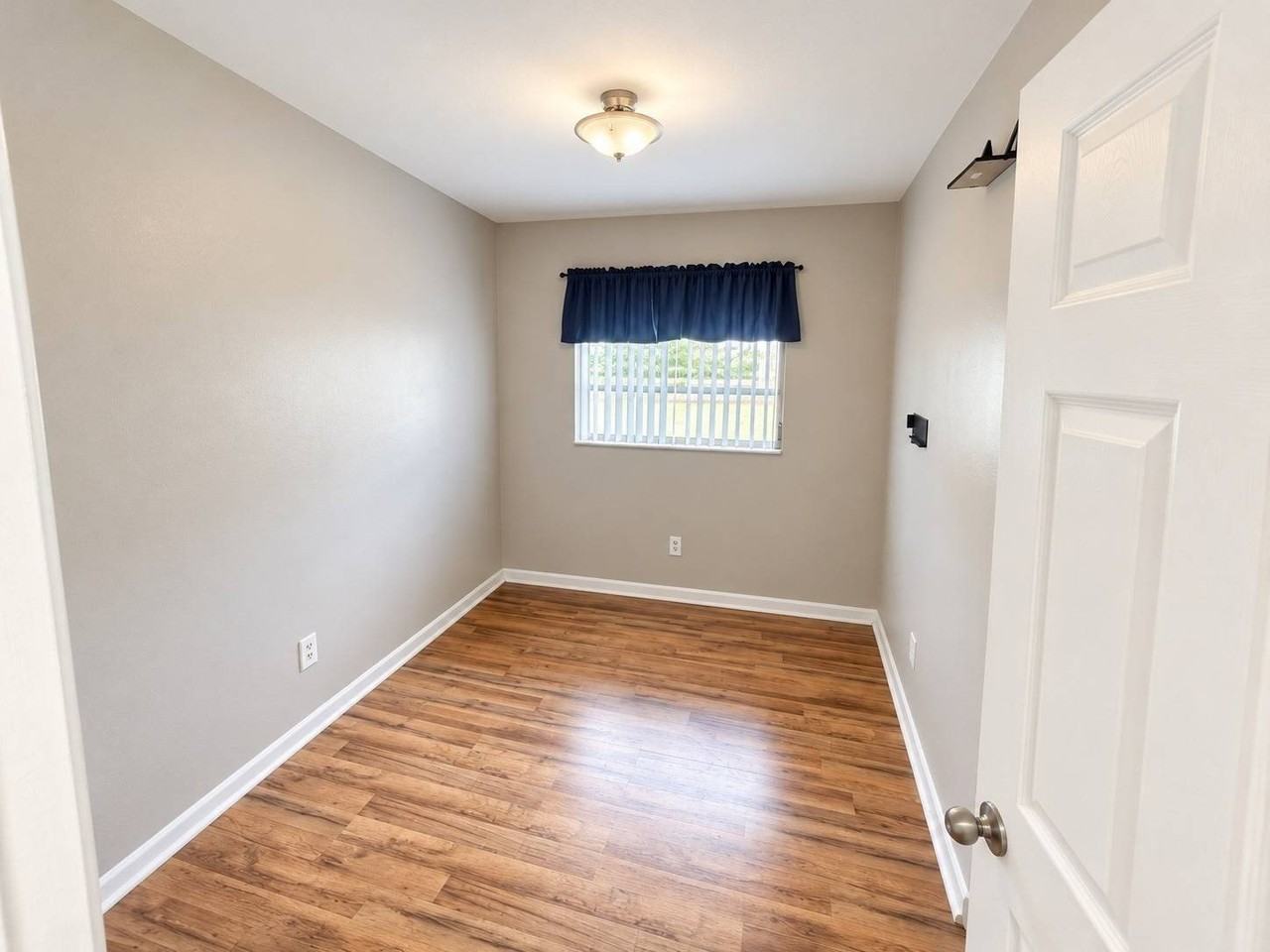 1800 E Graves Ave - Photo 4 of 10