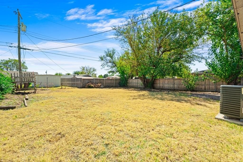 852 Nw 9th St - Photo 6 of 31