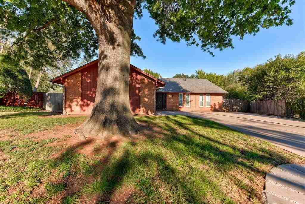 11044 Folkstone Dr - Photo 2 of 50