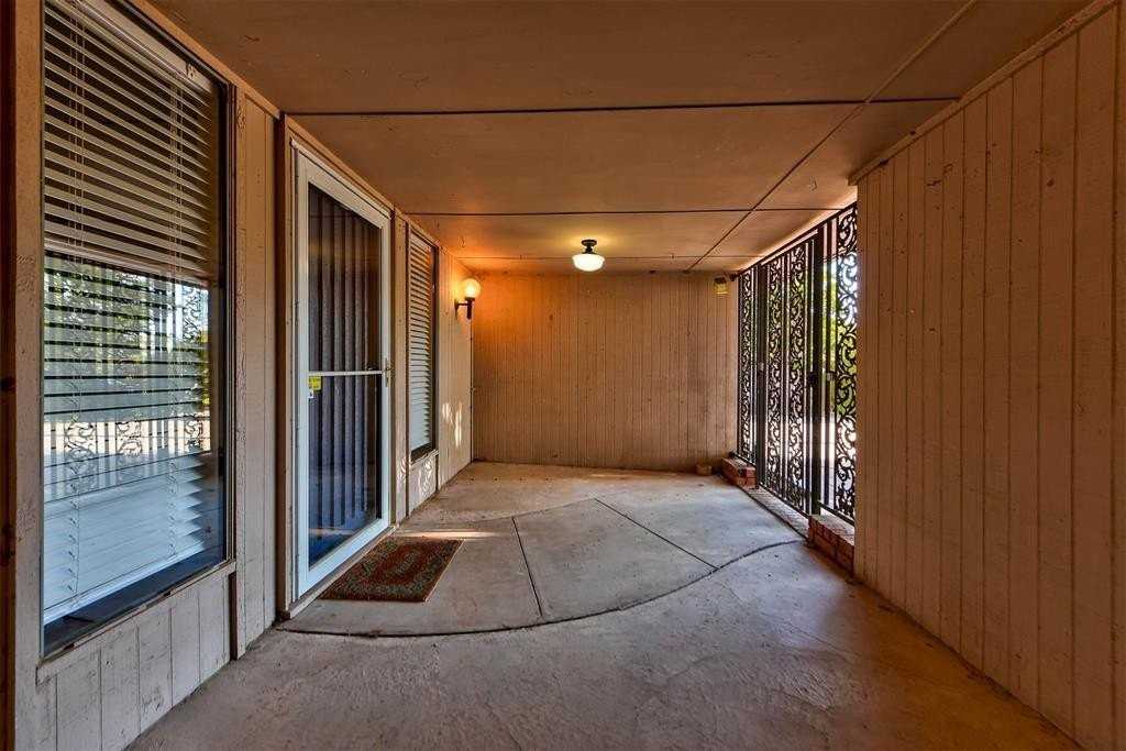 11044 Folkstone Dr - Photo 4 of 50