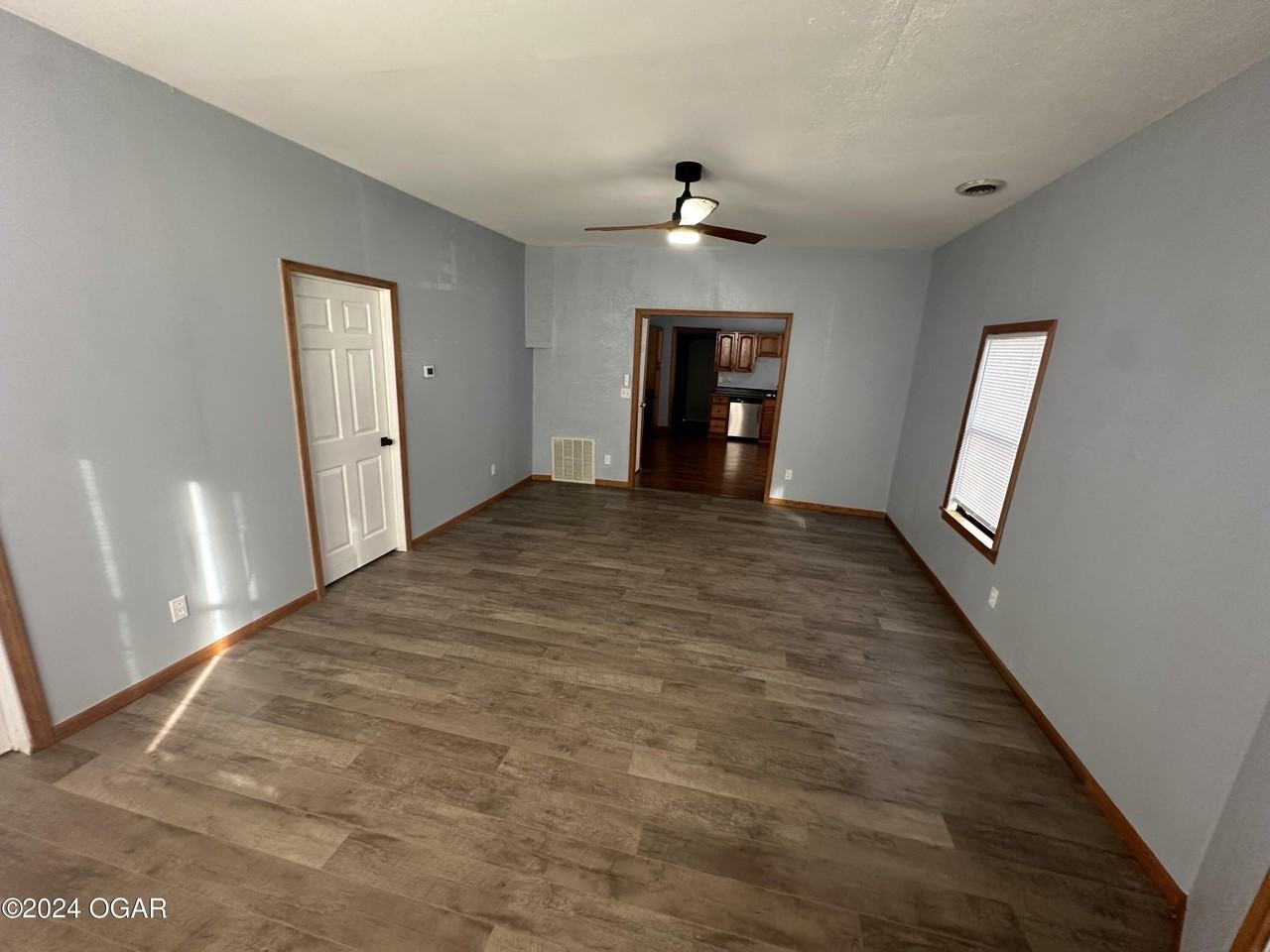 407 N Tom St - Photo 2 of 10