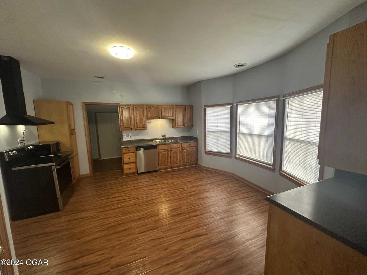 407 N Tom St - Photo 5 of 10