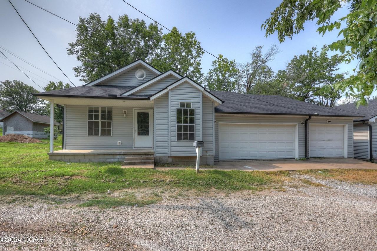 203 S Mckee Ave - Photo 2 of 27