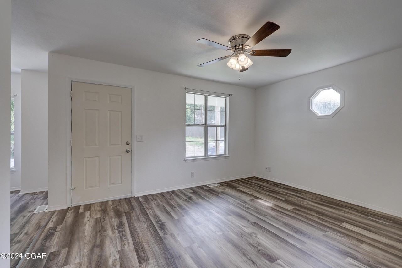 203 S Mckee Ave - Photo 4 of 27