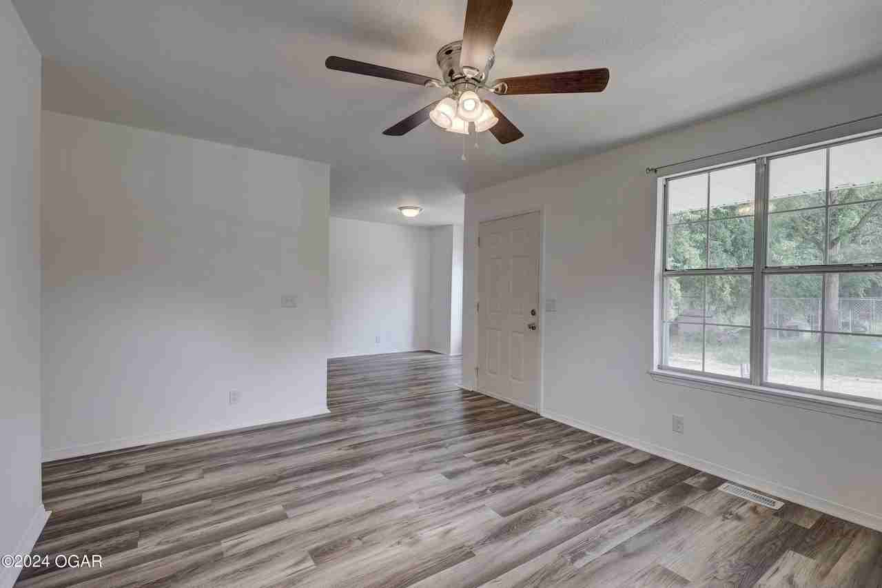 203 S Mckee Ave - Photo 5 of 27