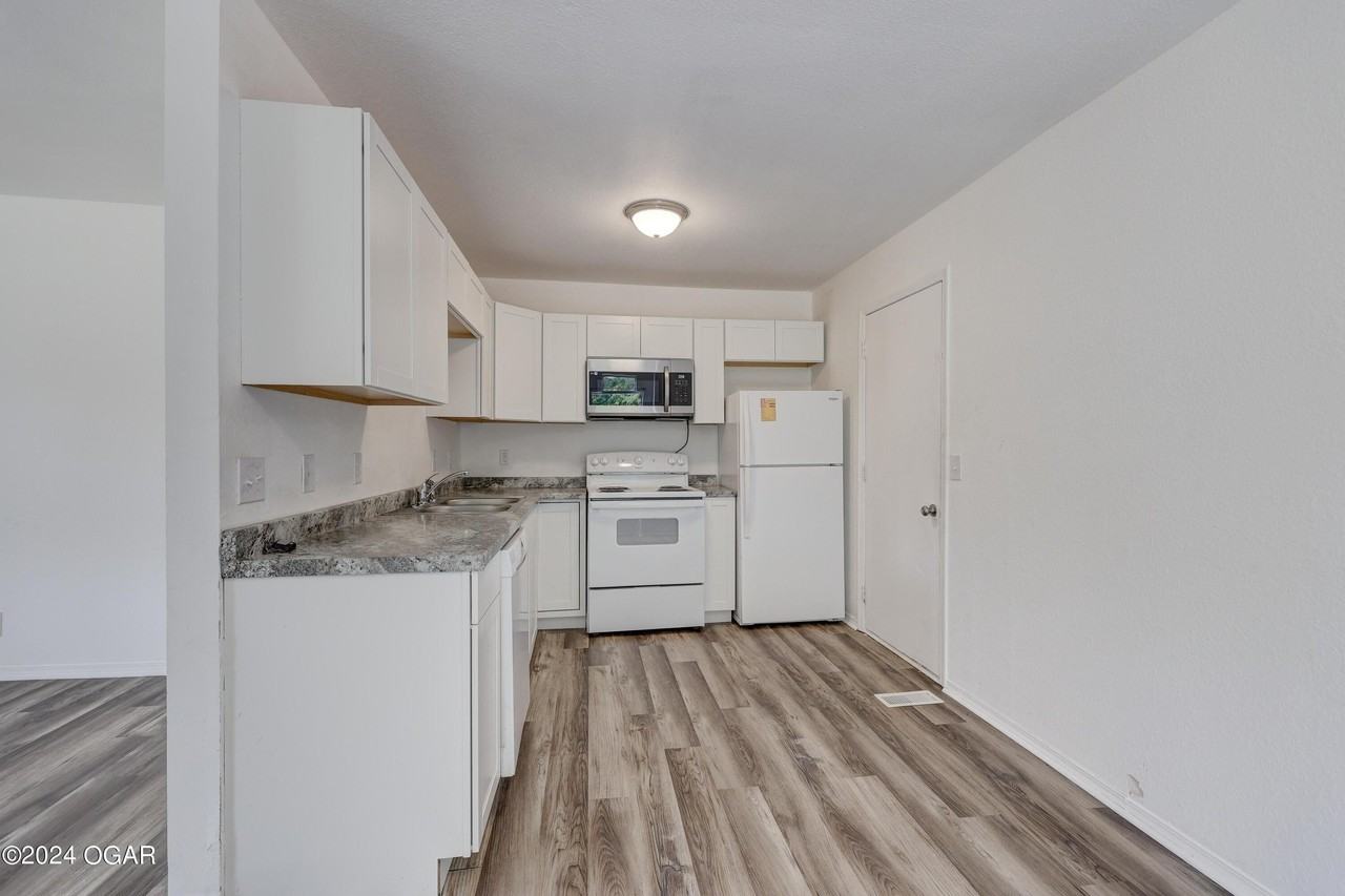 203 S Mckee Ave - Photo 7 of 27