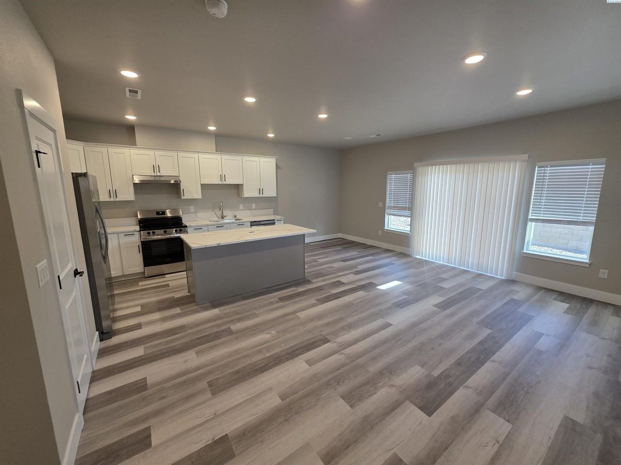 5852 W 40th Ct - Photo 4 of 17