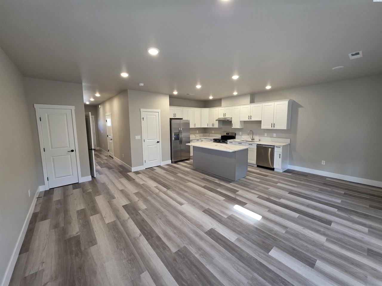 5852 W 40th Ct - Photo 5 of 17