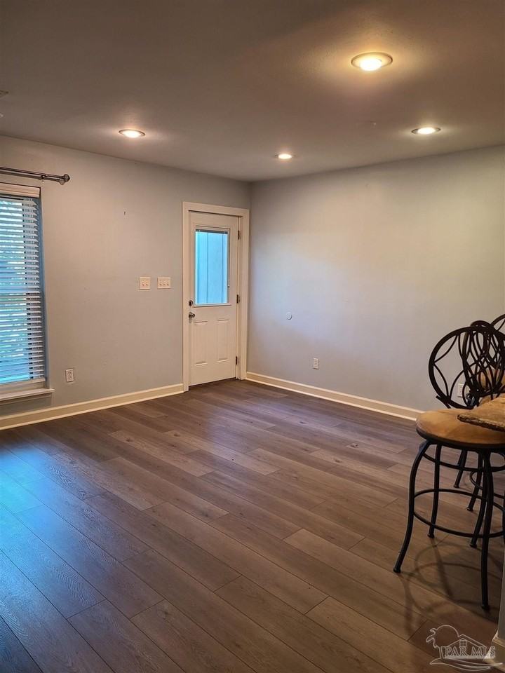 6043 Hilburn Rd - Photo 3 of 20