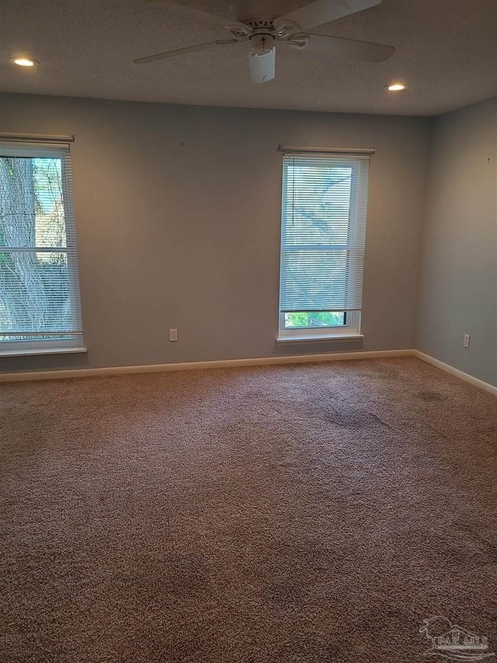 6043 Hilburn Rd - Photo 7 of 20
