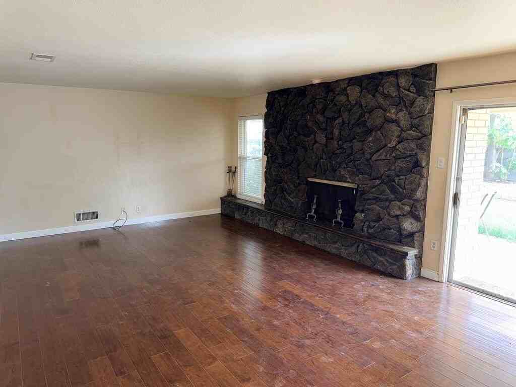 3611 Baumann Ave - Photo 3 of 27