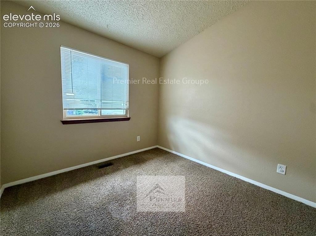 2427 Split Rock Dr - Photo 5 of 12