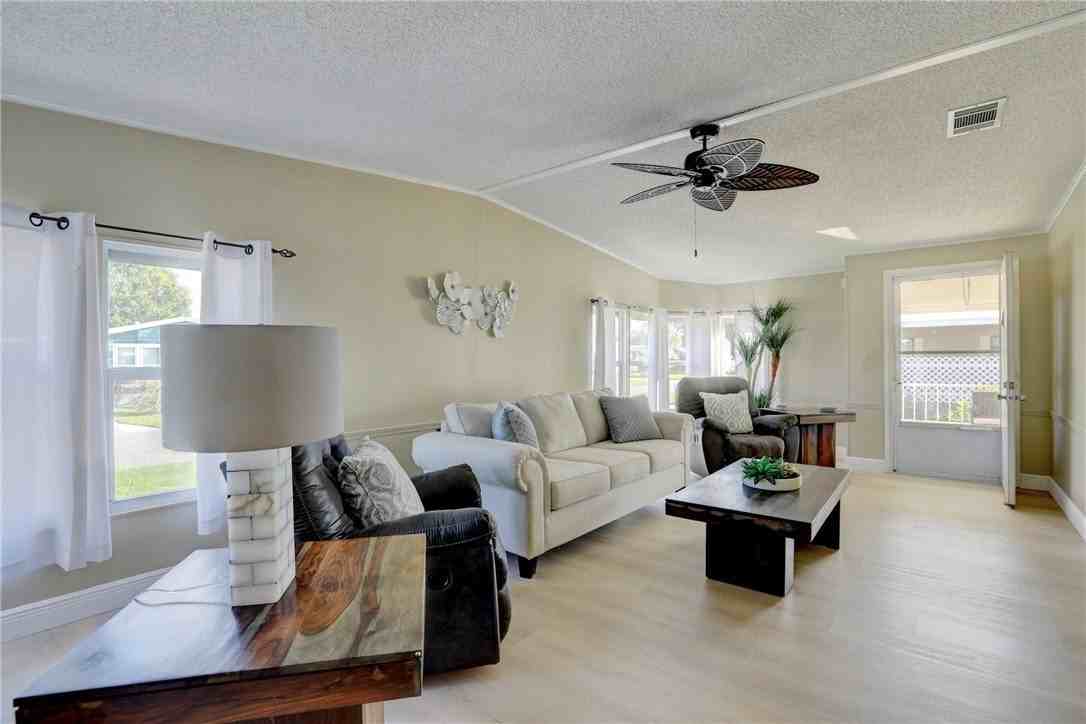 917 Cypress St - Photo 6 of 35