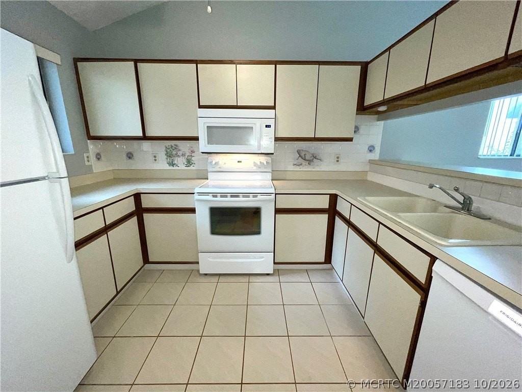 1644 Sw Crossing Cir - Photo 2 of 12