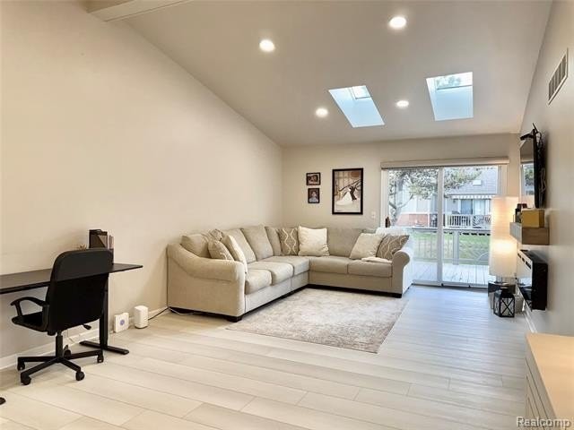18591 Valleybrook Ln - Photo 3 of 23