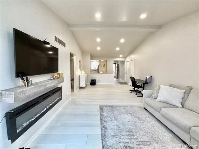 18591 Valleybrook Ln - Photo 4 of 23