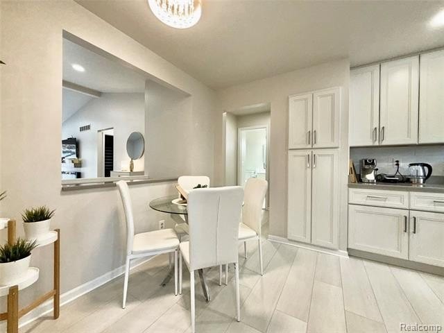 18591 Valleybrook Ln - Photo 5 of 23
