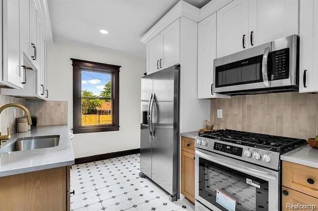 1794 Seyburn St - Photo 7 of 40