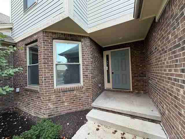 45636 Limerick Dr - Photo 3 of 19