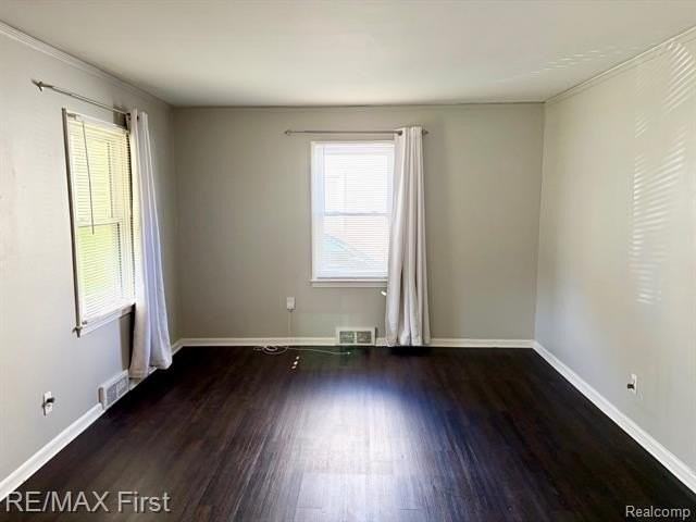 402 Kensington Ave - Photo 2 of 12