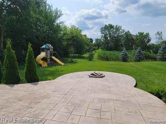 6797 Eckerman Dr - Photo 4 of 30