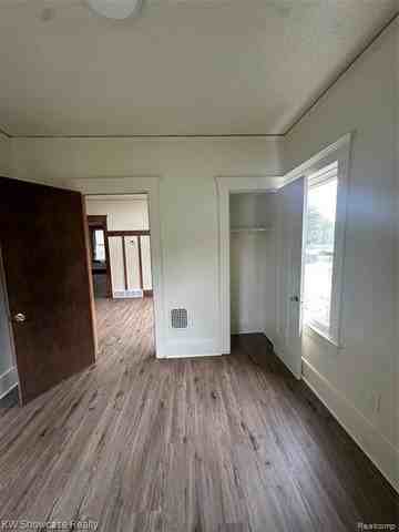 202 Elmhurst St - Photo 2 of 9