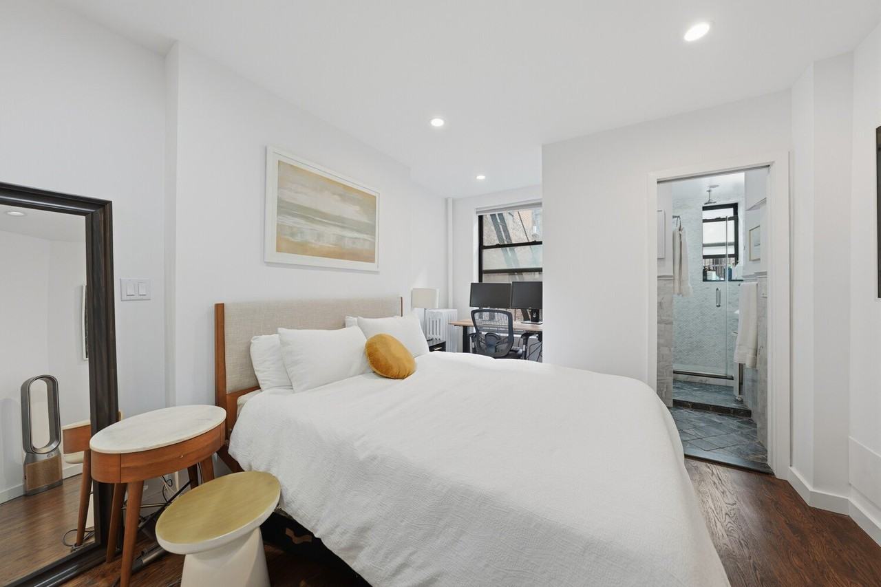 328 W 17th St - Photo 6 of 7