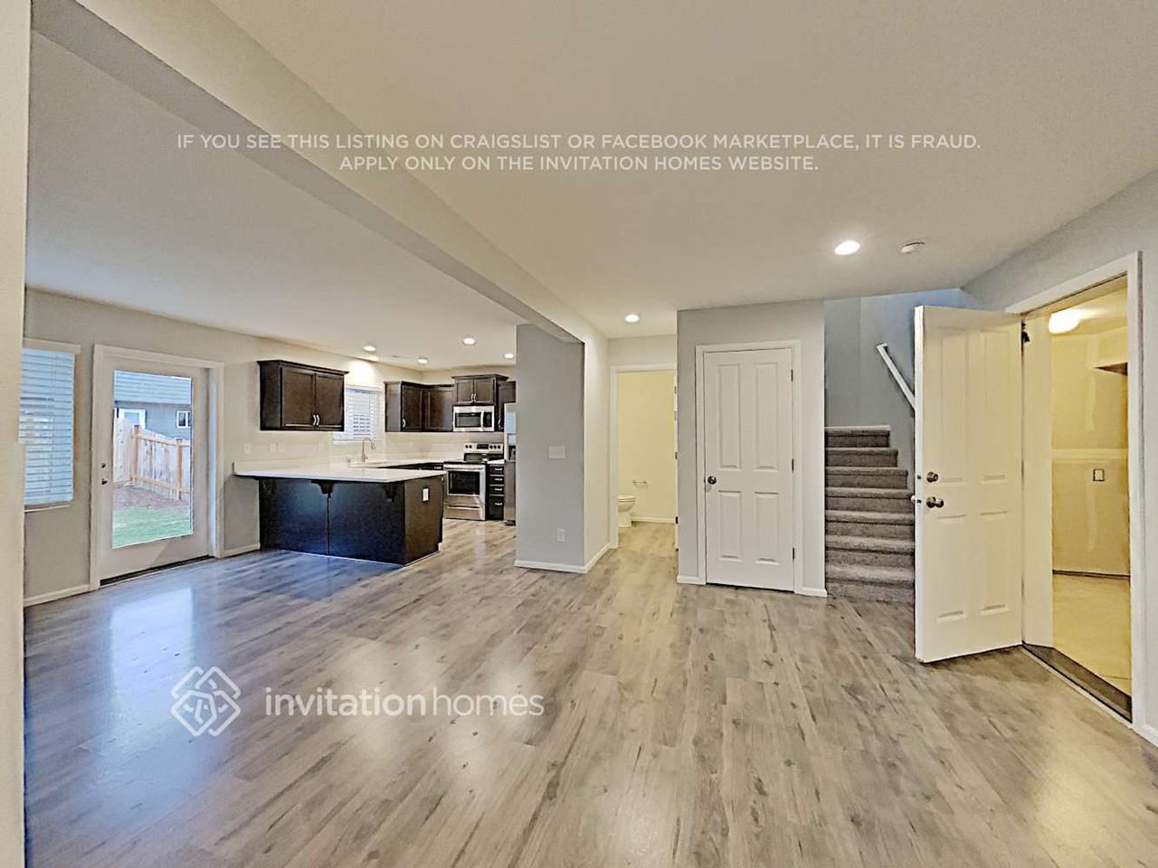 10520 189th St E - Photo 4 of 17