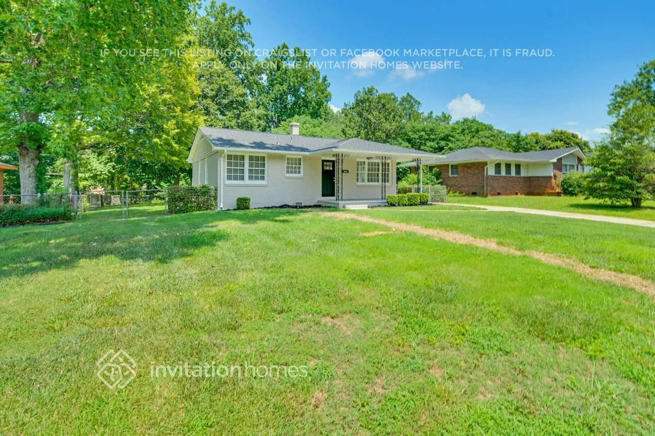 2828 Burbank Dr - Photo 3 of 30