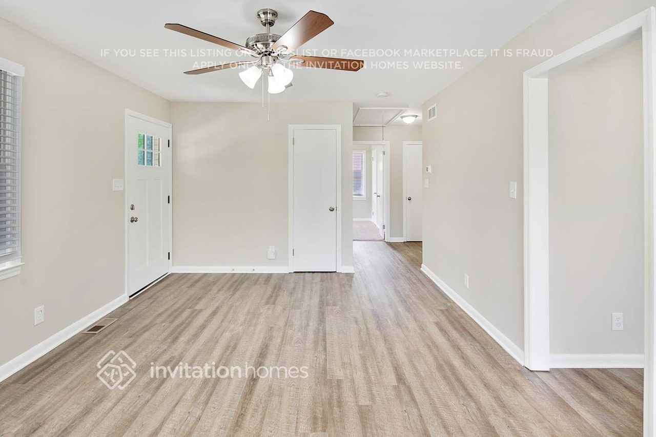 2828 Burbank Dr - Photo 6 of 30