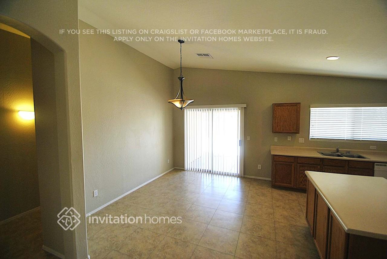 15134 W Woodlands Ave - Photo 3 of 12