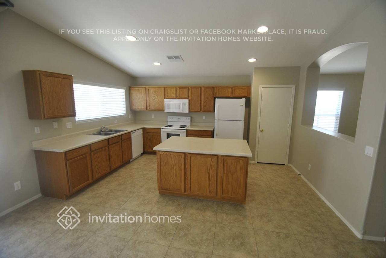 15134 W Woodlands Ave - Photo 4 of 12