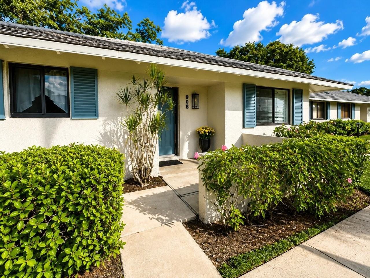 908 Club Dr - Photo 2 of 45