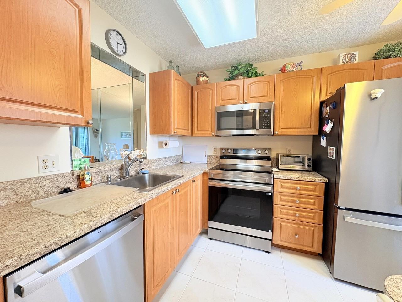 6935 Huntington Ln #404 - Photo 4 of 19