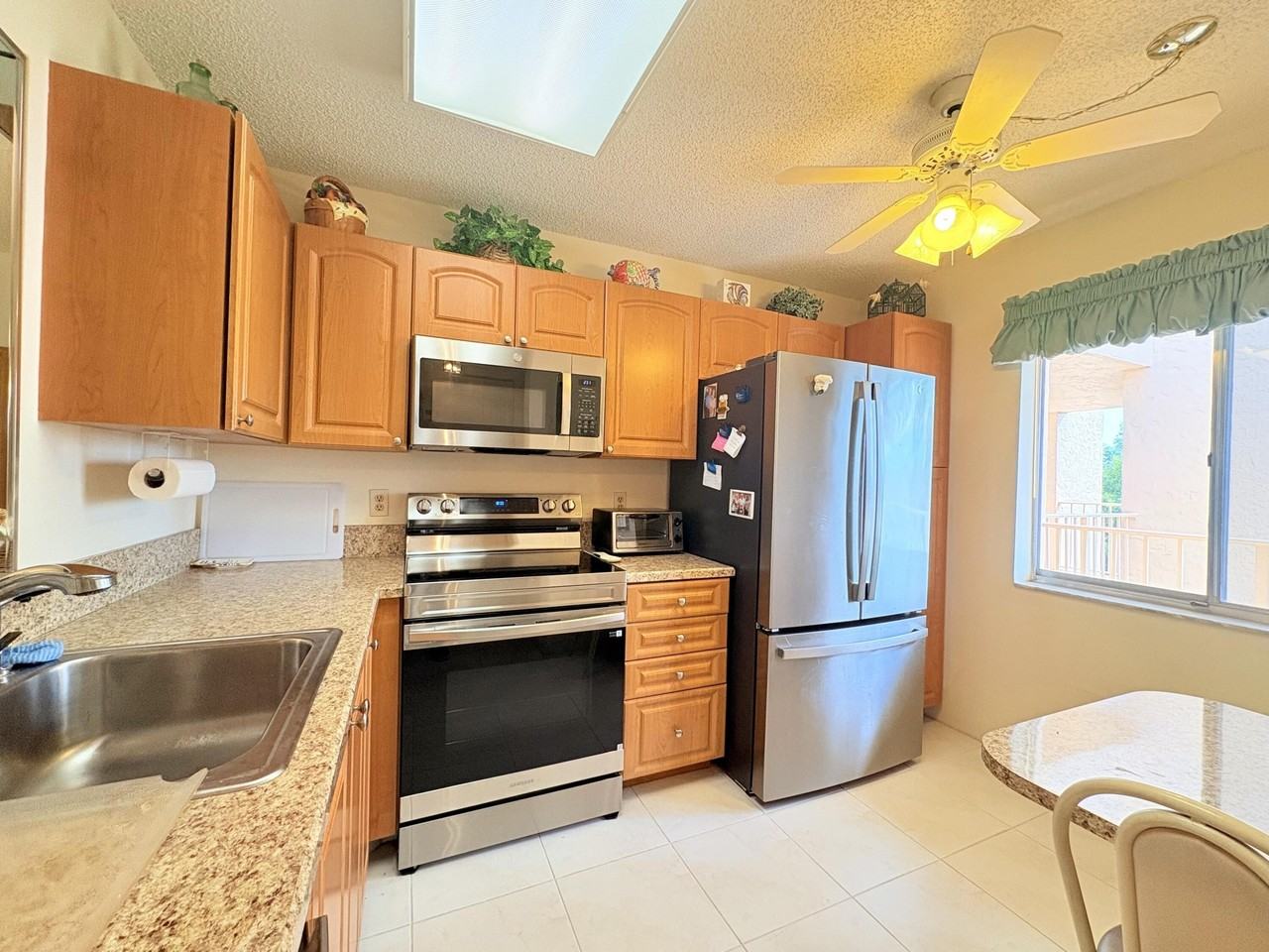 6935 Huntington Ln #404 - Photo 5 of 19