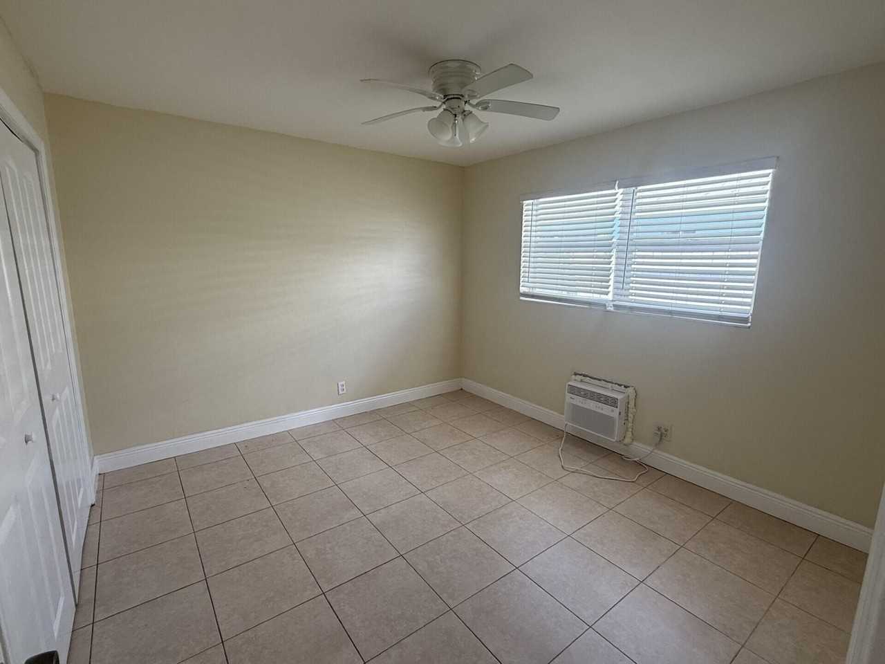 1415 N J St #4 - Photo 6 of 14