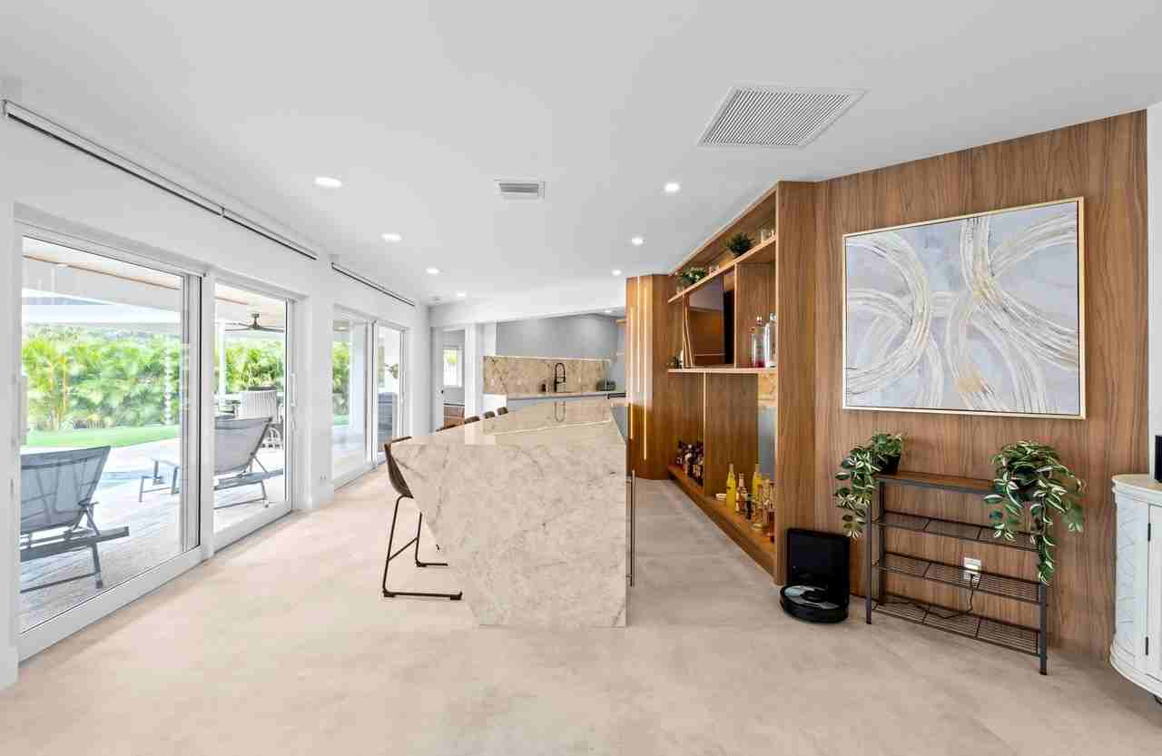 1725 Ne 23rd Ave - Photo 4 of 50