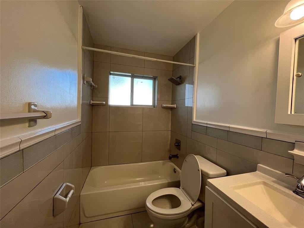 18811 Nw 29th Ct - Photo 5 of 25
