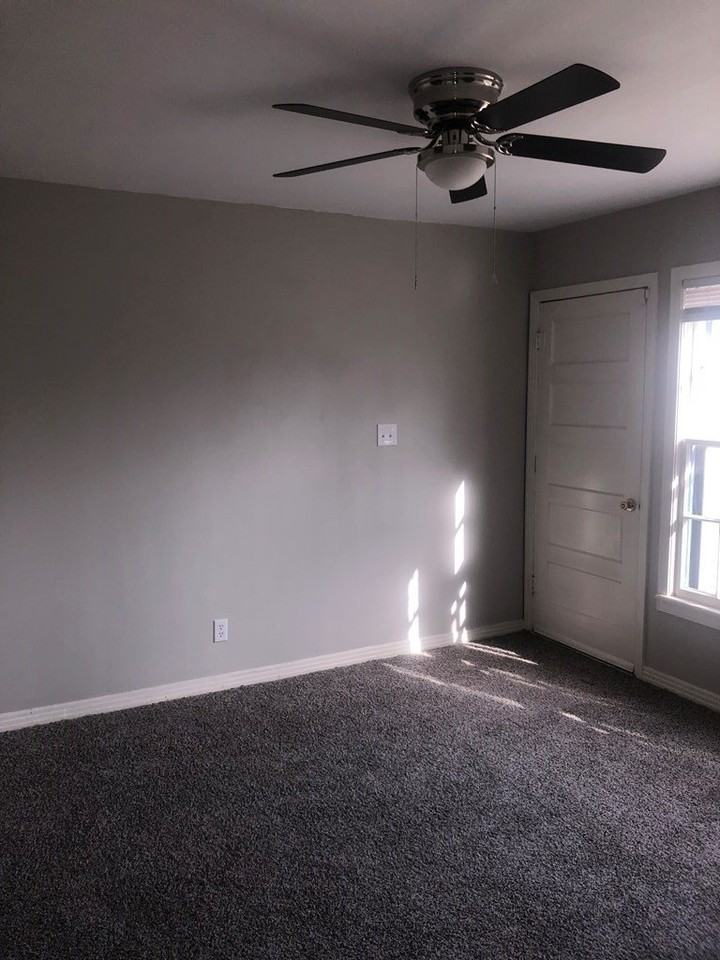 416 S Van Buren St - Photo 3 of 9