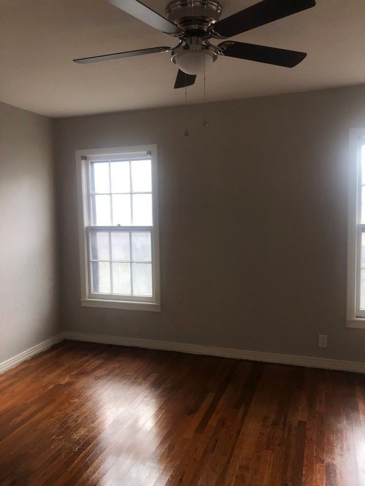416 S Van Buren St - Photo 4 of 9