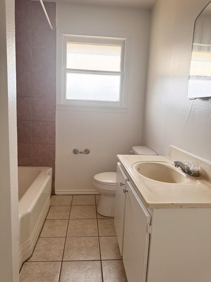 1530 Christoval Rd - Photo 7 of 17