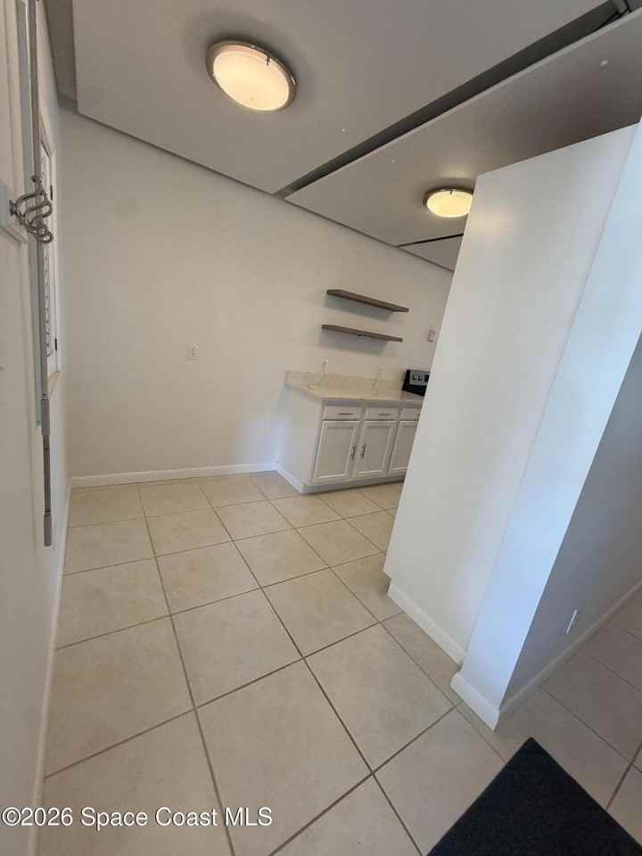 301 S Miramar Ave #304 - Photo 4 of 19
