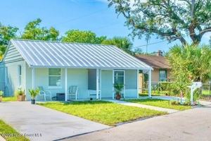 featured image of 1212 Azalea Ct W