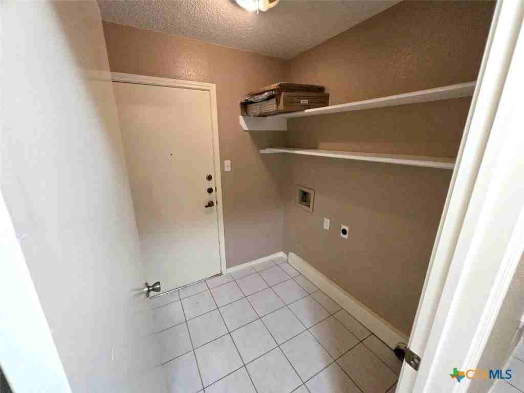 16405 Lone Wolf Dr - Photo 2 of 10